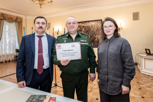 БОЛЕЕ 100 КНИГ ПЕРЕДАЛИ В ГОСПИТАЛЬ ИМЕНИ П.В.МАНДРЫКА