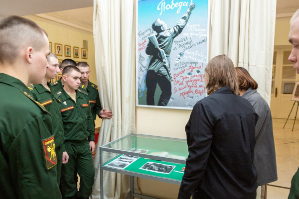 В ЦДРА ОТКРЫЛАСЬ ХУДОЖЕСТВЕННАЯ ВЫСТАВКА &laquo;ПОСТОИМ ЗА НАШУ ЗЕМЛЮ!&raquo;