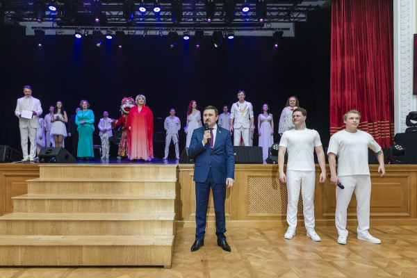 НА КОНЦЕРТЕ, ПОСВЯЩЕННОМ МЕЖДУНАРОДНОМУ ЖЕНСКОМУ ДНЮ, С МУЗЫКАЛЬНЫМИ ПОЗДРАВЛЕНИЯМИ ВЫСТУПИЛИ АРТИСТЫ ЦДРА
