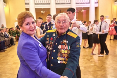 БАЛЬНЫЕ ТАНЦЫ ПОД ПЕСНИ ВОЕННЫХ ЛЕТ: В ЦДРА ПРОШЛА ЛИТЕРАТУРНО-МУЗЫКАЛЬНАЯ ВСТРЕЧА &laquo;МАЙ 1945&raquo;