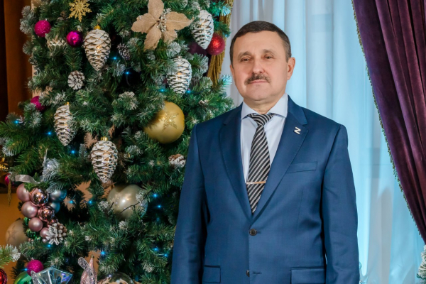 НОВОГОДНЕЕ ПОЗДРАВЛЕНИЕ НАЧАЛЬНИКА ЦЕНТРАЛЬНОГО ДОМА РОССИЙСКОЙ АРМИИ ИМЕНИ М.В.ФРУНЗЕ  ВАСИЛИЯ ИВАНОВИЧА МАЗУРЕНКО