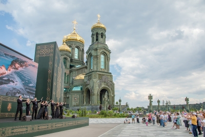 В КОНЦЕРТНОМ ВЫСТУПЛЕНИИ АРТИСТОВ ЦДРА В ПАРКЕ &laquo;ПАТРИОТ&raquo; ОТОБРАЗИЛИСЬ ВЕЛИЧИЕ, МОЩЬ И УВЕРЕННОСТЬ В ЗАВТРАШНЕМ ДНЕ РОССИИ